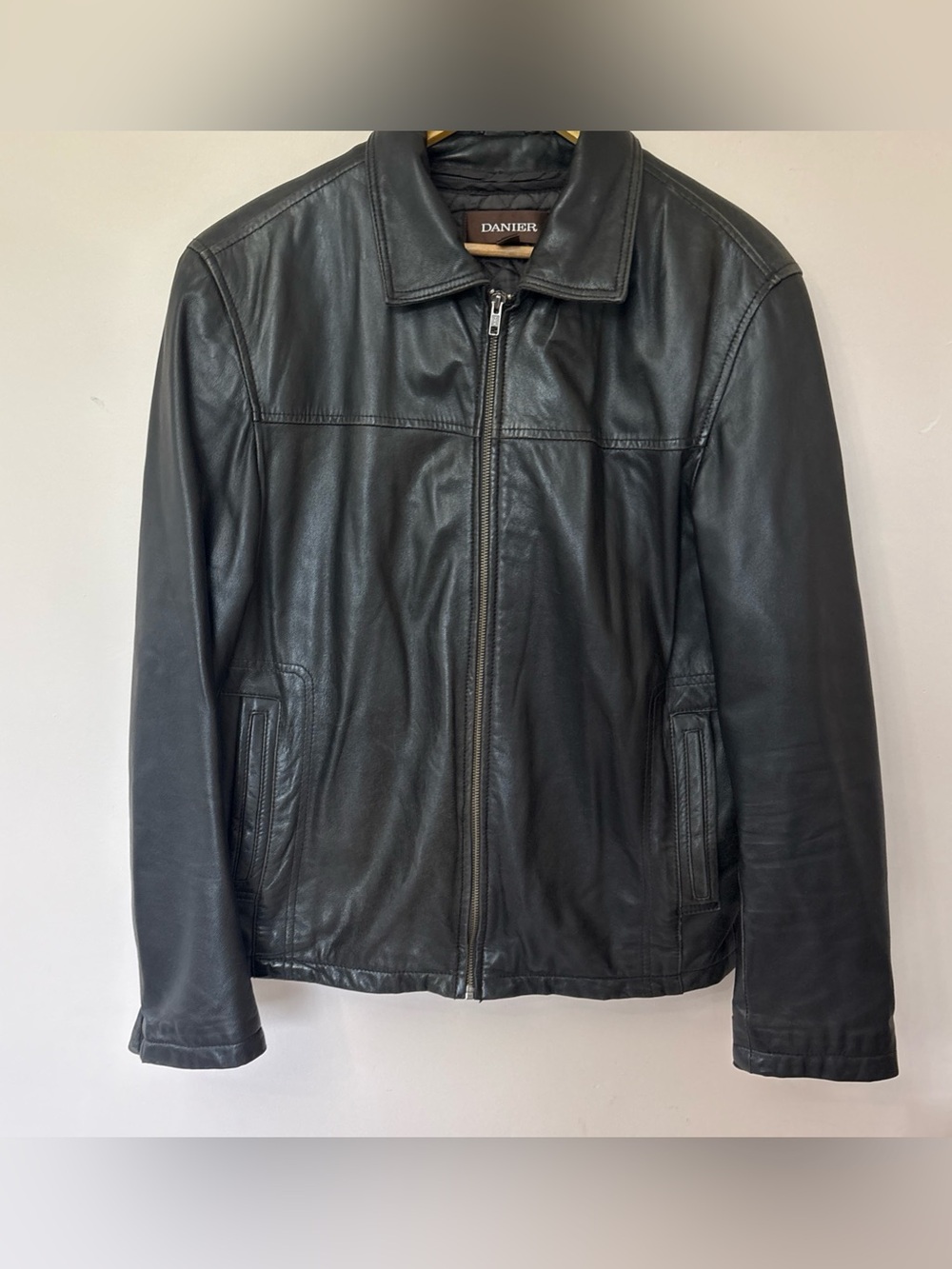 Danier Men's Leather  Jacket black Soft size M 40” With Liner Excellent